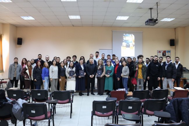  “Kazak Halkında Nesil Eğitimi” ve “Zorbalık ve Siber Zorbalığın Yaygınlığı” konulu seminerler verildi