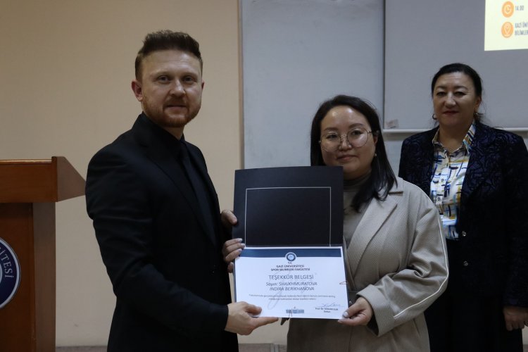  “Kazak Halkında Nesil Eğitimi” ve “Zorbalık ve Siber Zorbalığın Yaygınlığı” konulu seminerler verildi